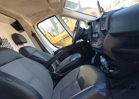 2017 Ram Promaster 1500 Low Roof 136 Wb z USA, uszkodzony, nr VIN 3C6TRVAG4HE516013